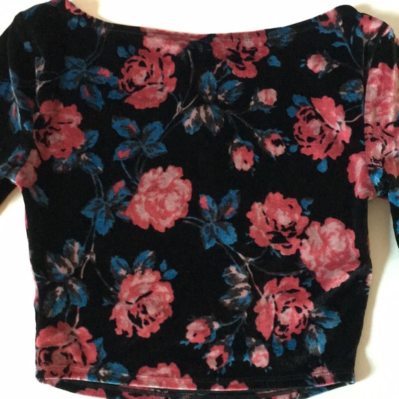 UO Kimchi Blue Velvet Velour Floral Crop Top black - Picture 9 of 10